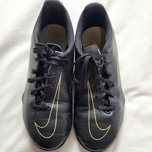 NIKE PHANTOM GT SOCCER CLEATS YOUTH BLACK GREEN